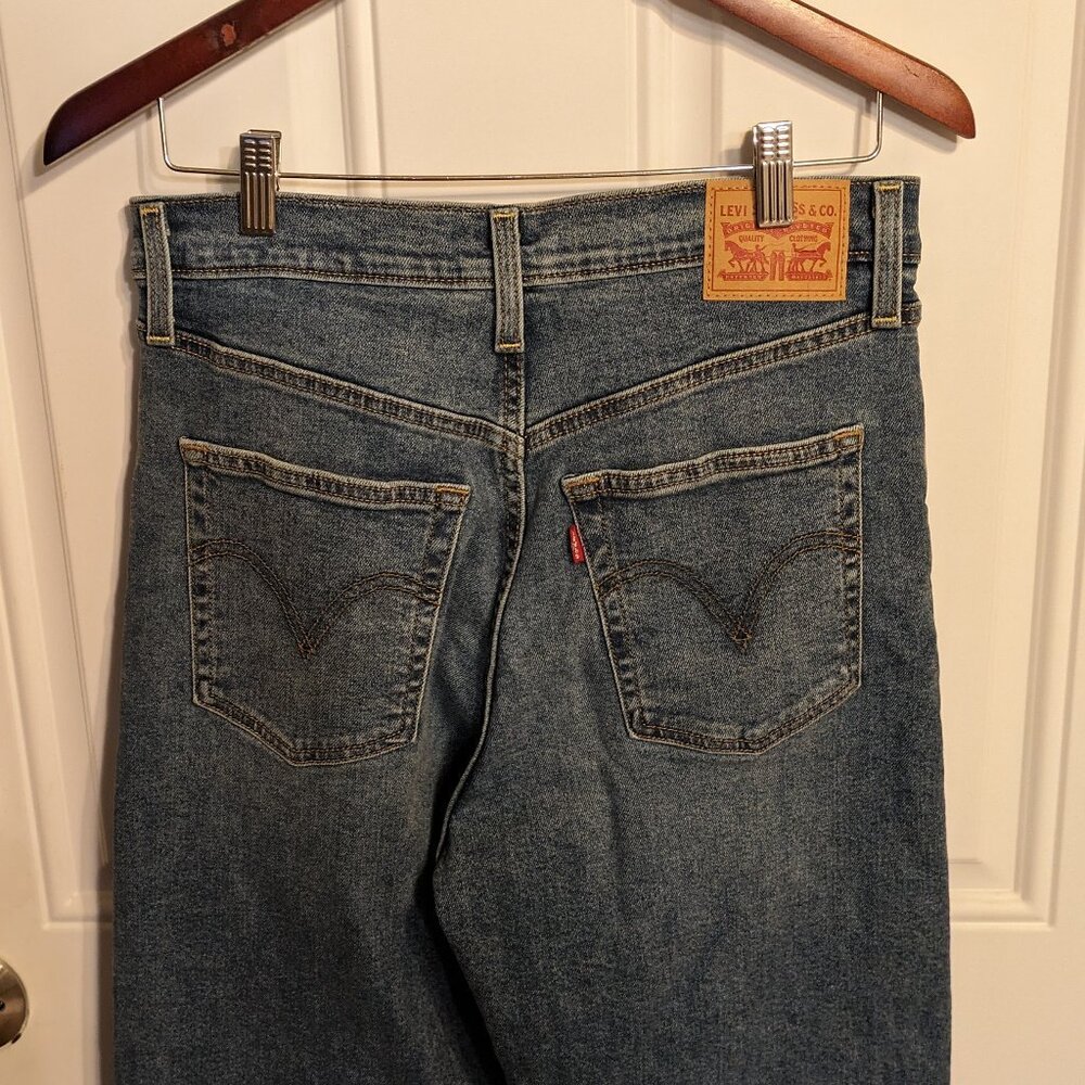 Levi's Ribcage Straight Size 30 Medium Wash Button Fly - Picture 7 of 11